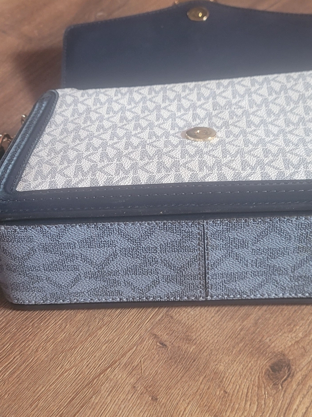 💙🤍💙🤍Michael Kors Navy and White MK Signature Crossbody Bag - Picture 7 of 11